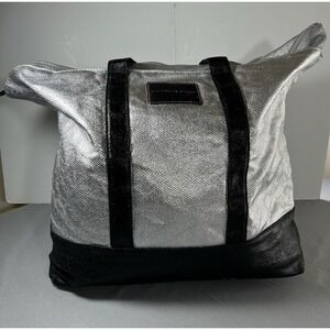 Victoria's Secret Large Weekender bag H‎ 15 3/4" x L 16 1/2" x W 6 3/4"